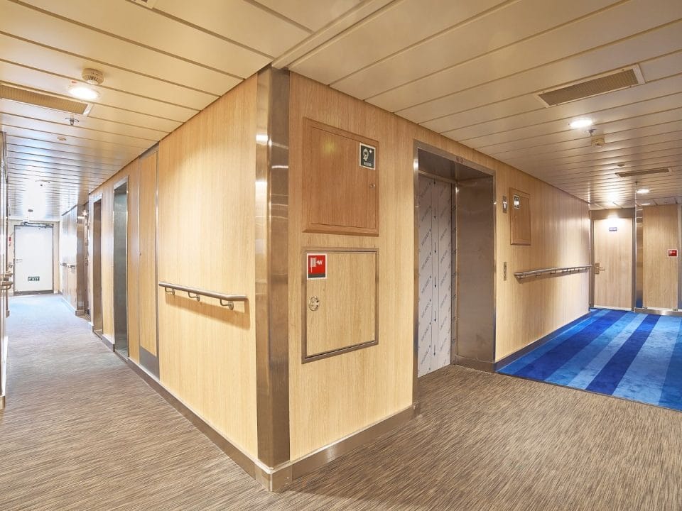 Denizde Güvenlik İçin Yangına Dayanıklı Gemi İç Mekanları