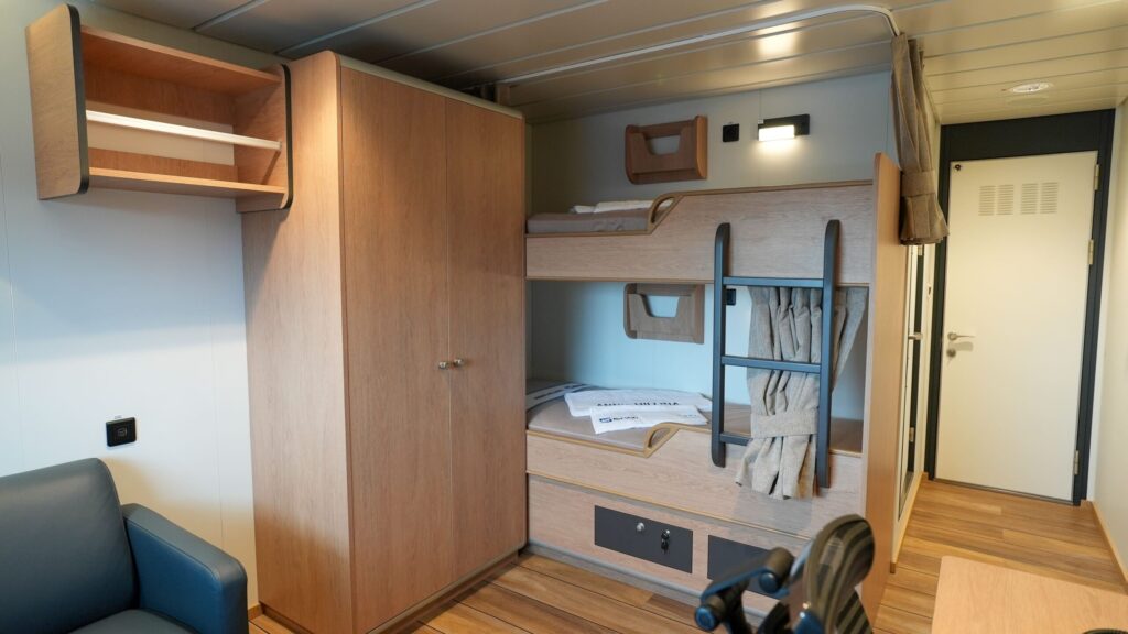 How to Choose Marine-Grade Custom Furniture for Yacht and Ship Interiors